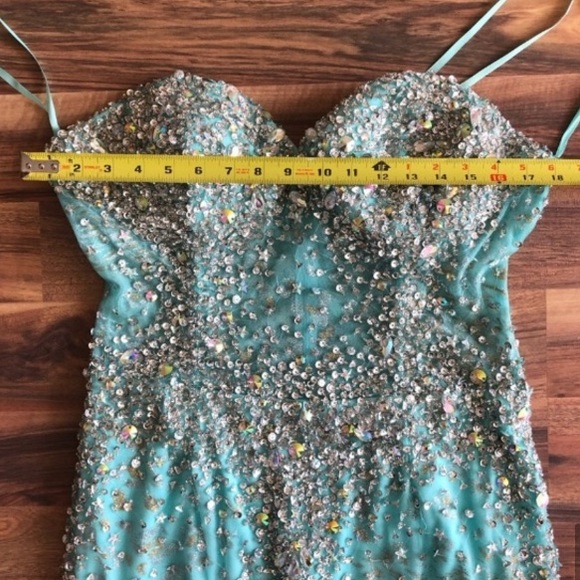 BNWT May Queen mermaid style beaded gown - Picture 10 of 15